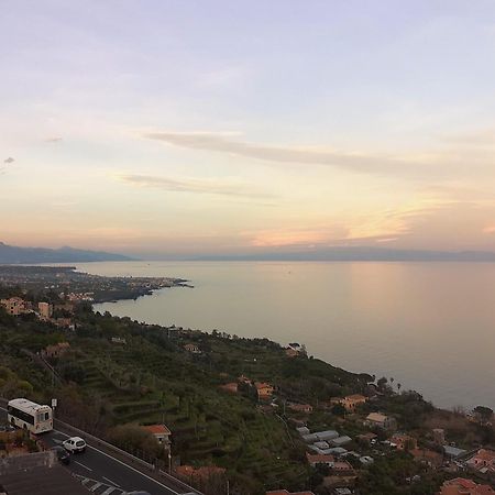 Il Balcone Di Galatea Lägenhet Acireale Exteriör bild