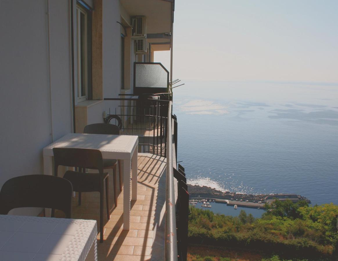 Il Balcone Di Galatea Lägenhet Acireale Exteriör bild